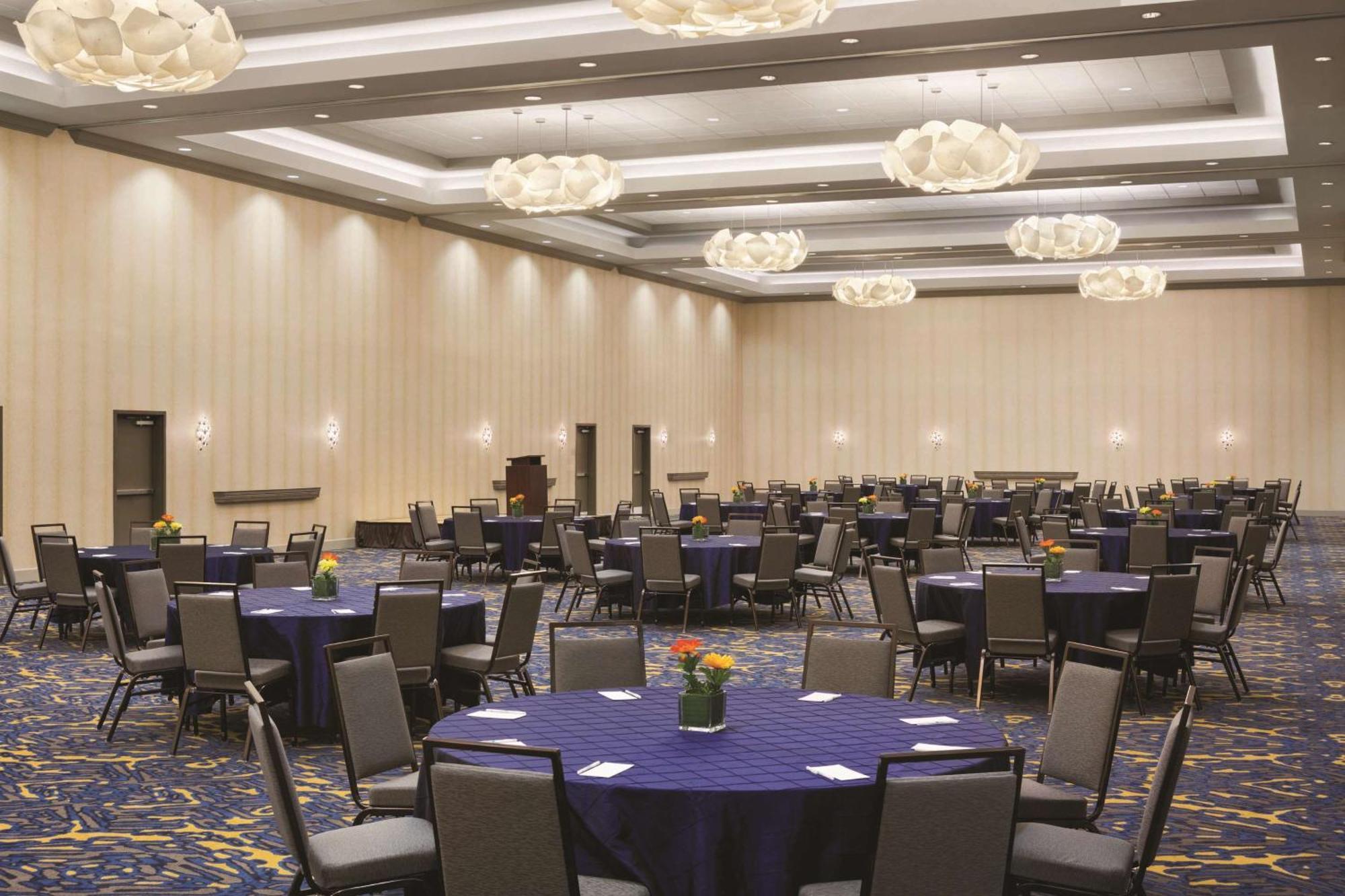 Embassy By Hilton Convention Center Hotel 4*